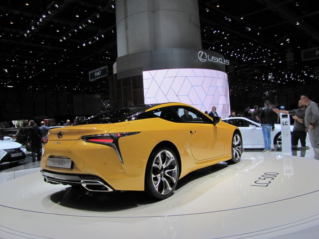 lexuslc50014.jpg