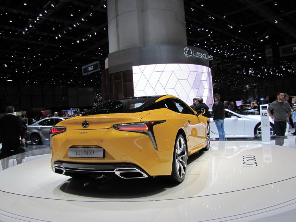 lexuslc50019.jpg