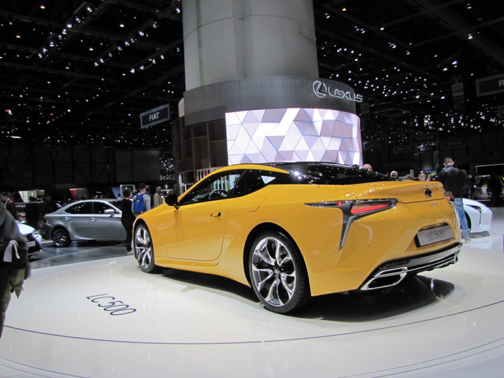lexuslc50020.jpg