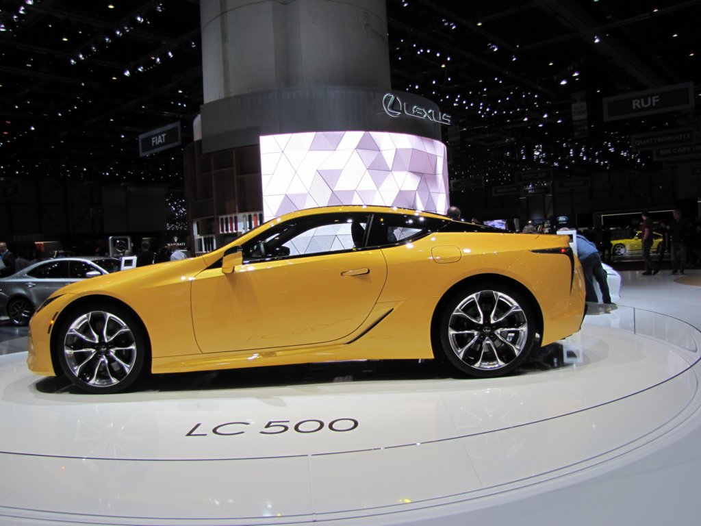 lexuslc50042.jpg