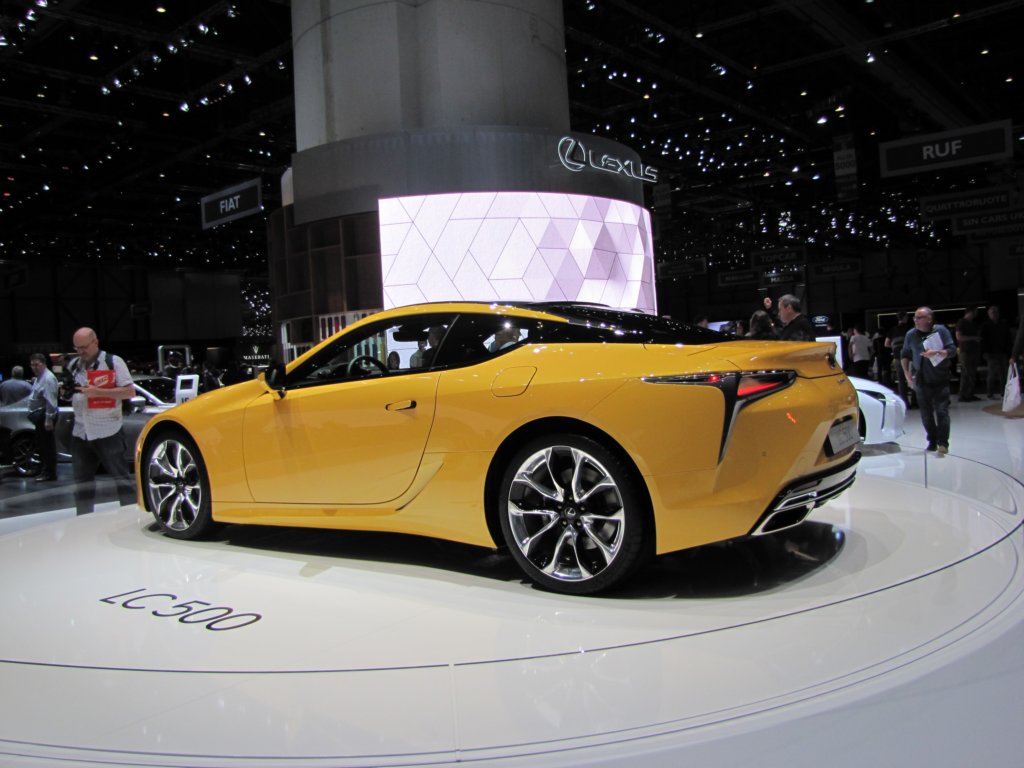 lexuslc50043.jpg