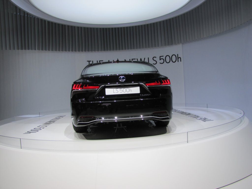 lexusls500h.jpg