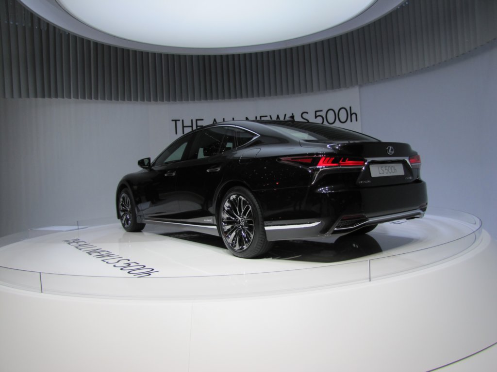 lexusls500h14.jpg