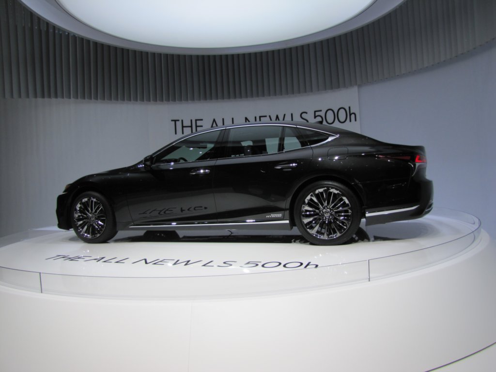 lexusls500h16.jpg