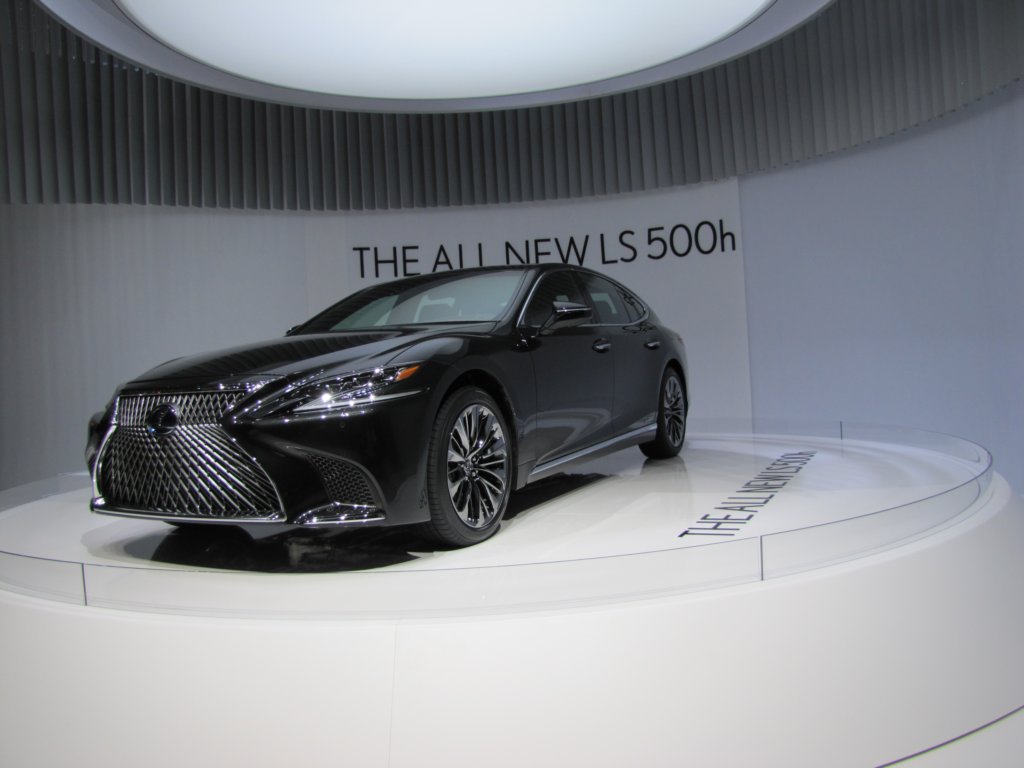 lexusls500h22.jpg
