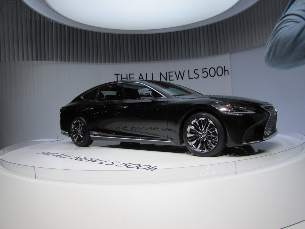 lexusls500h32.jpg