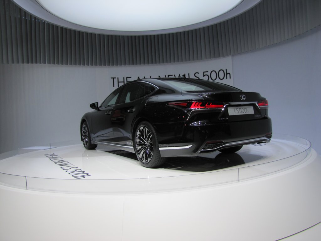 lexusls500h7.jpg