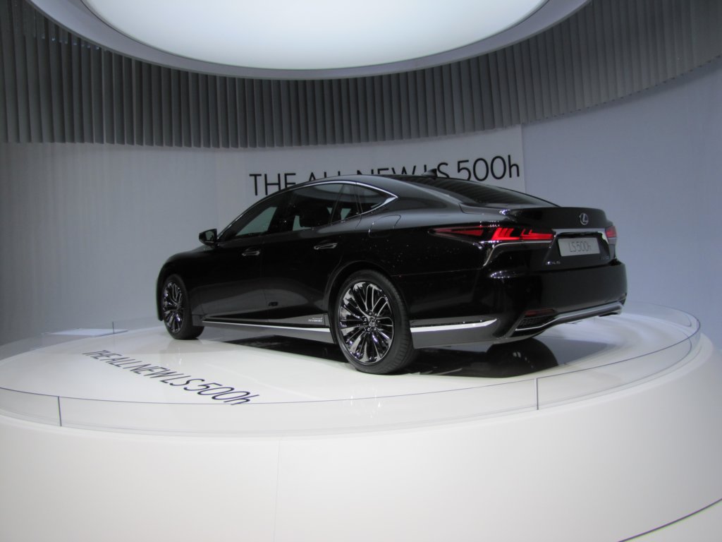lexusls500h9.jpg
