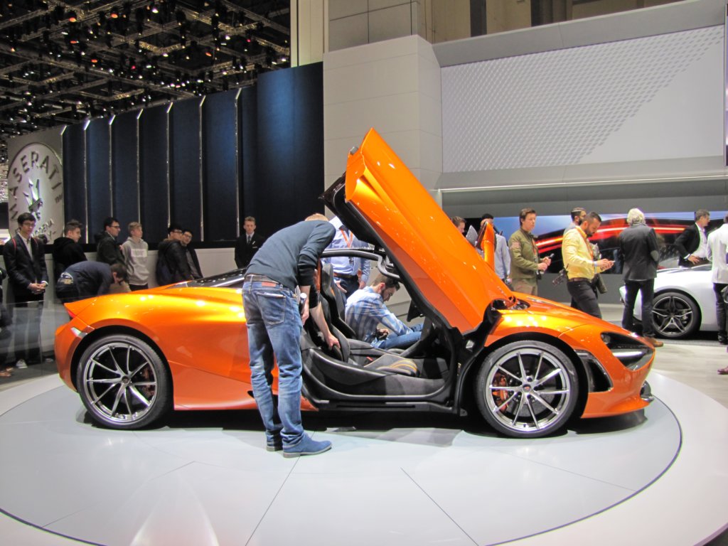 mclaren720s76.jpg
