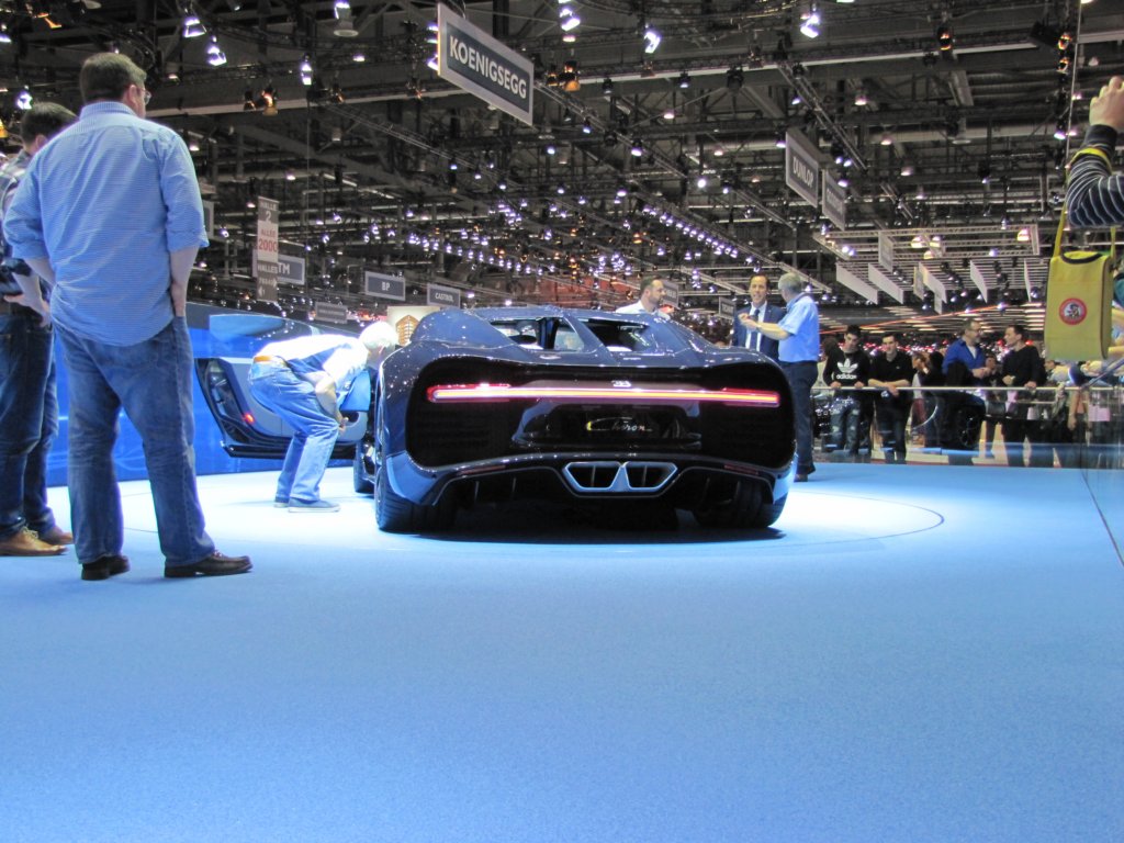 bugattichiron167.jpg