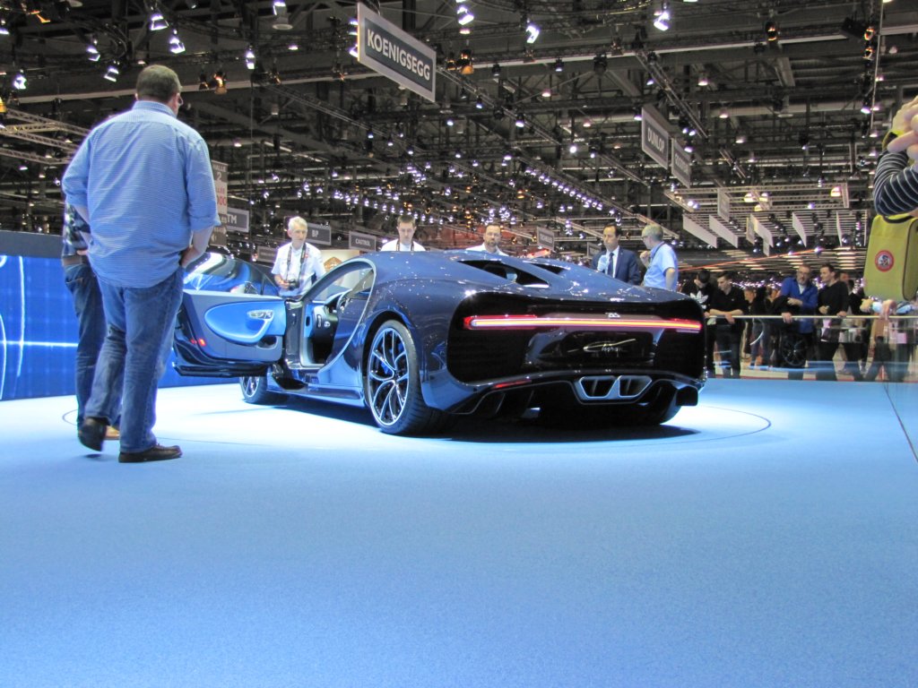 bugattichiron59.jpg