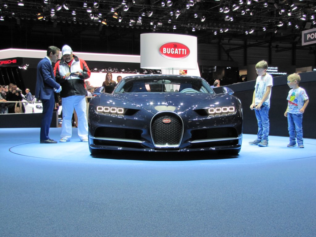 bugattichiron76.jpg