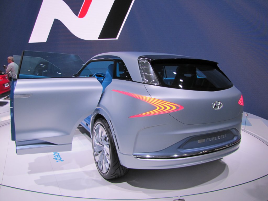 hyundaifefuelcellconcept33.jpg