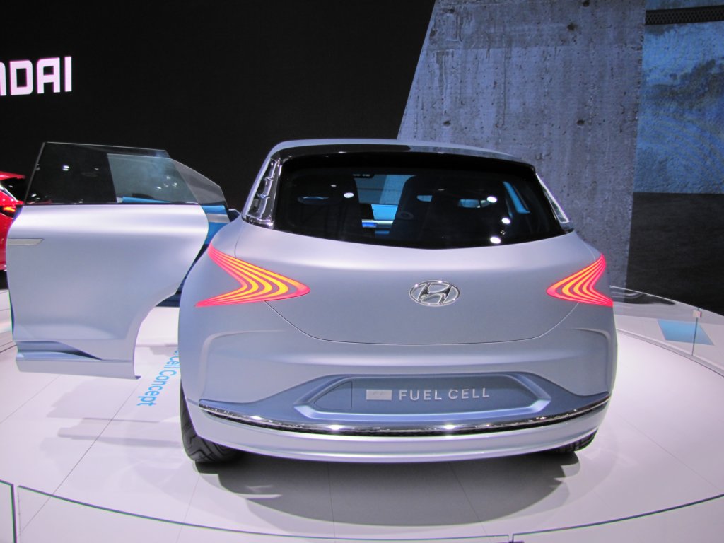 hyundaifefuelcellconcept35.jpg