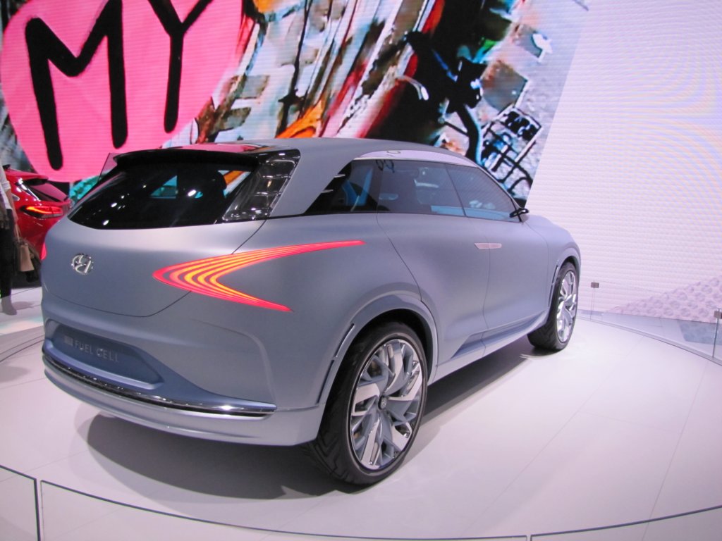 hyundaifefuelcellconcept40.jpg