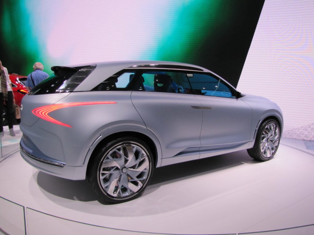 hyundaifefuelcellconcept46.jpg