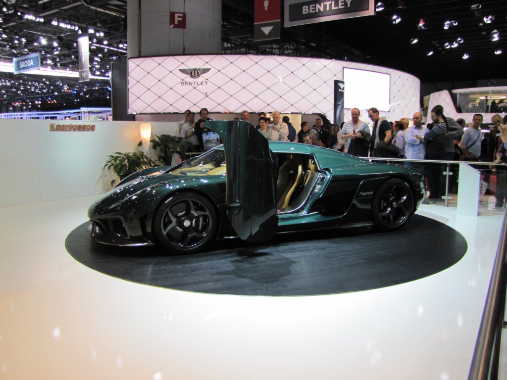 koenigseggregera30.jpg