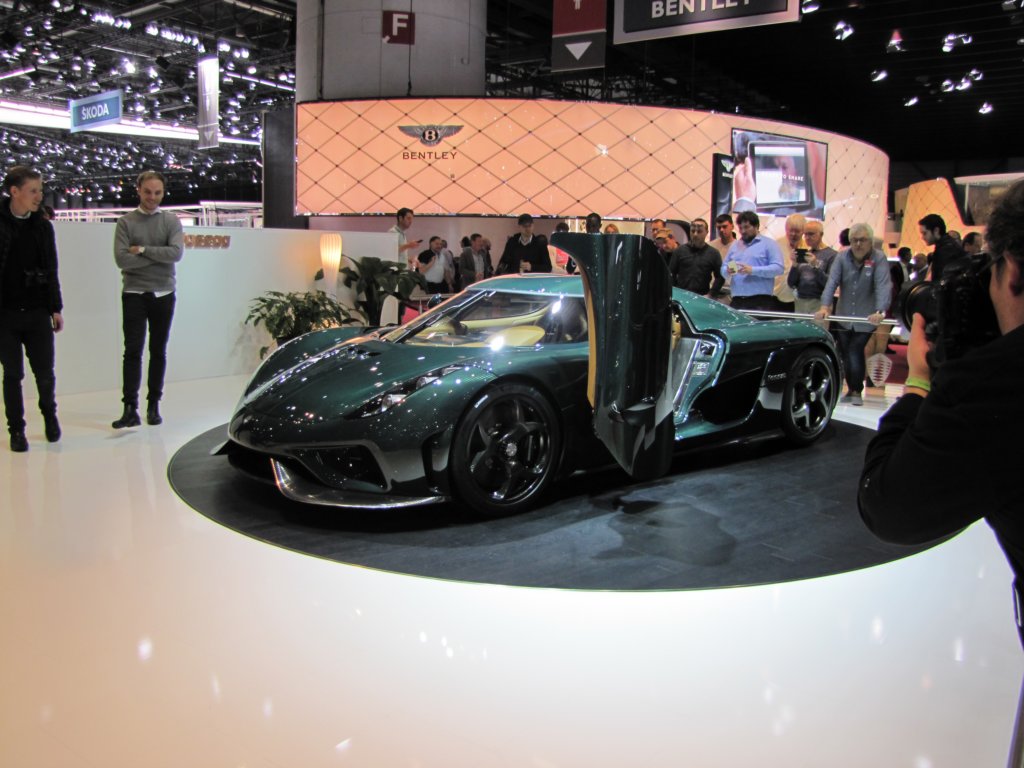koenigseggregera74.jpg