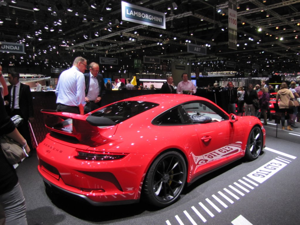 porsche911gt32.jpg