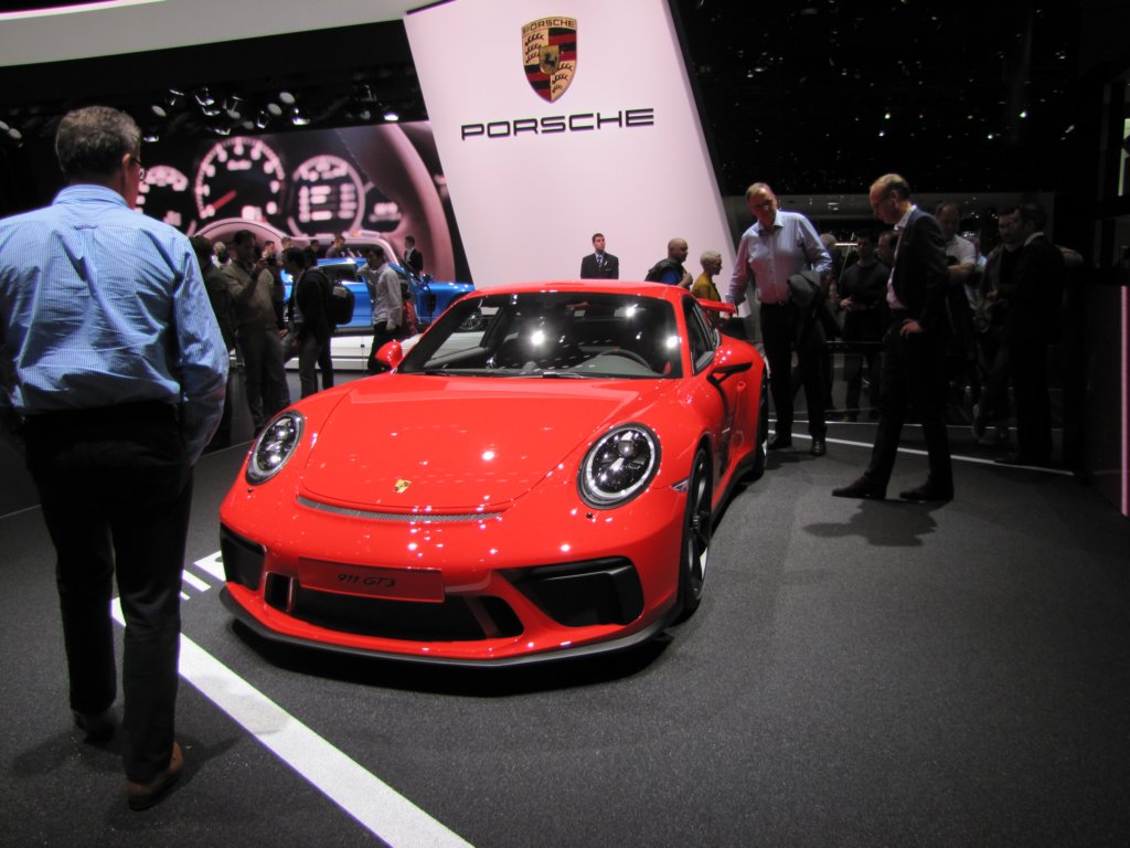 porsche911gt34.jpg