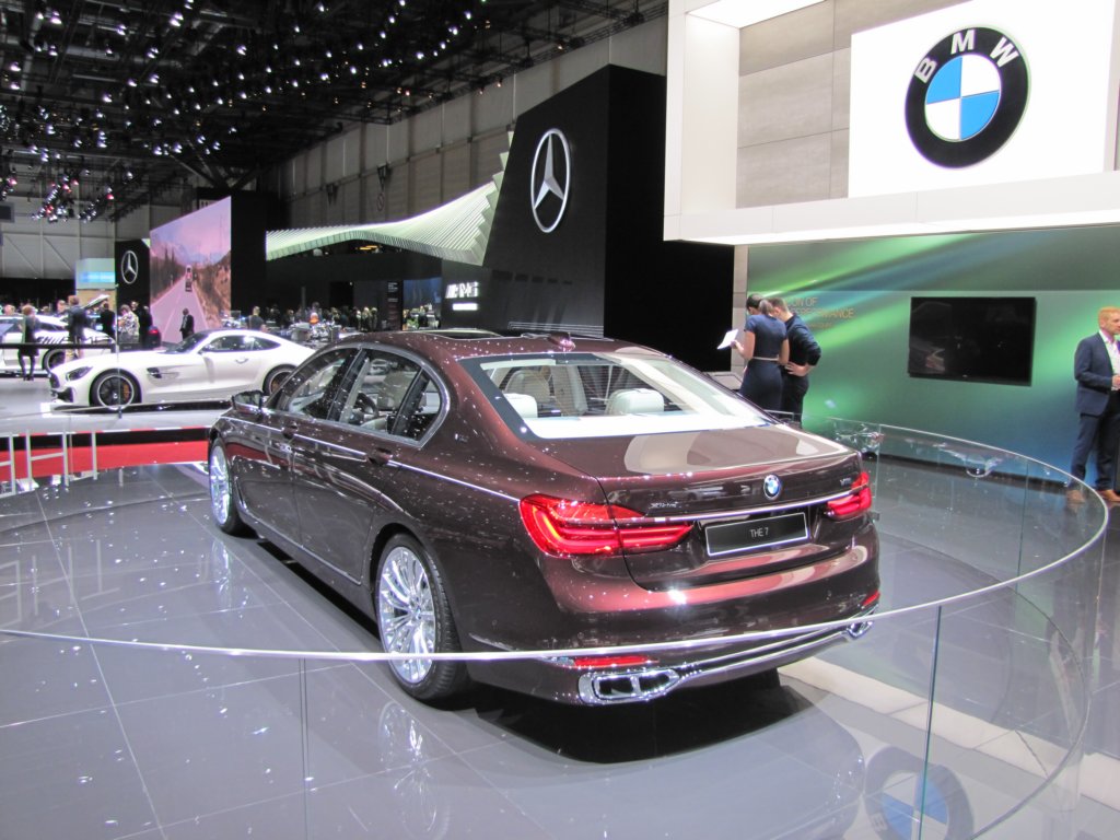 bmwm760li4.jpg