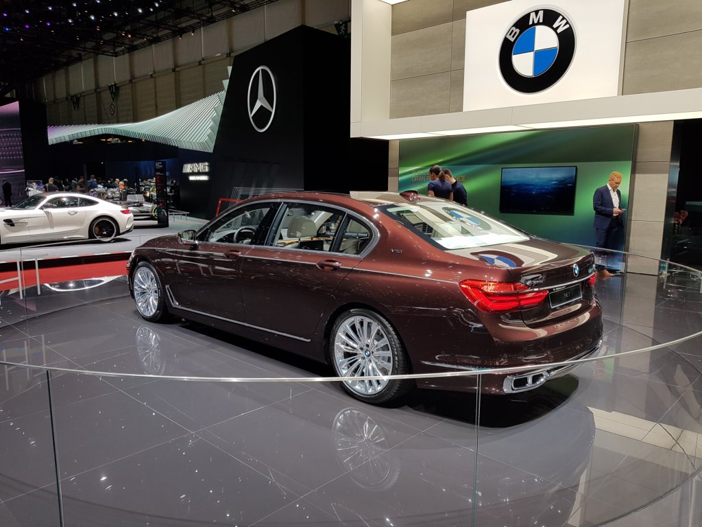 bmwm760li8.jpg