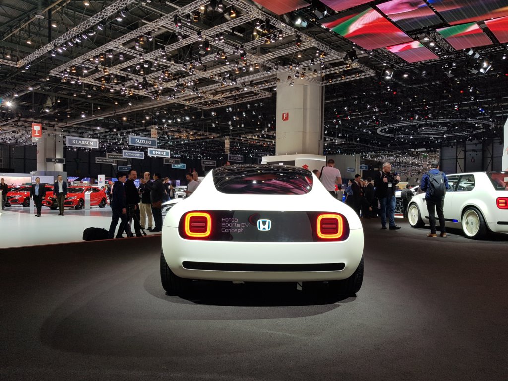 hondasportsevconcept11.jpg