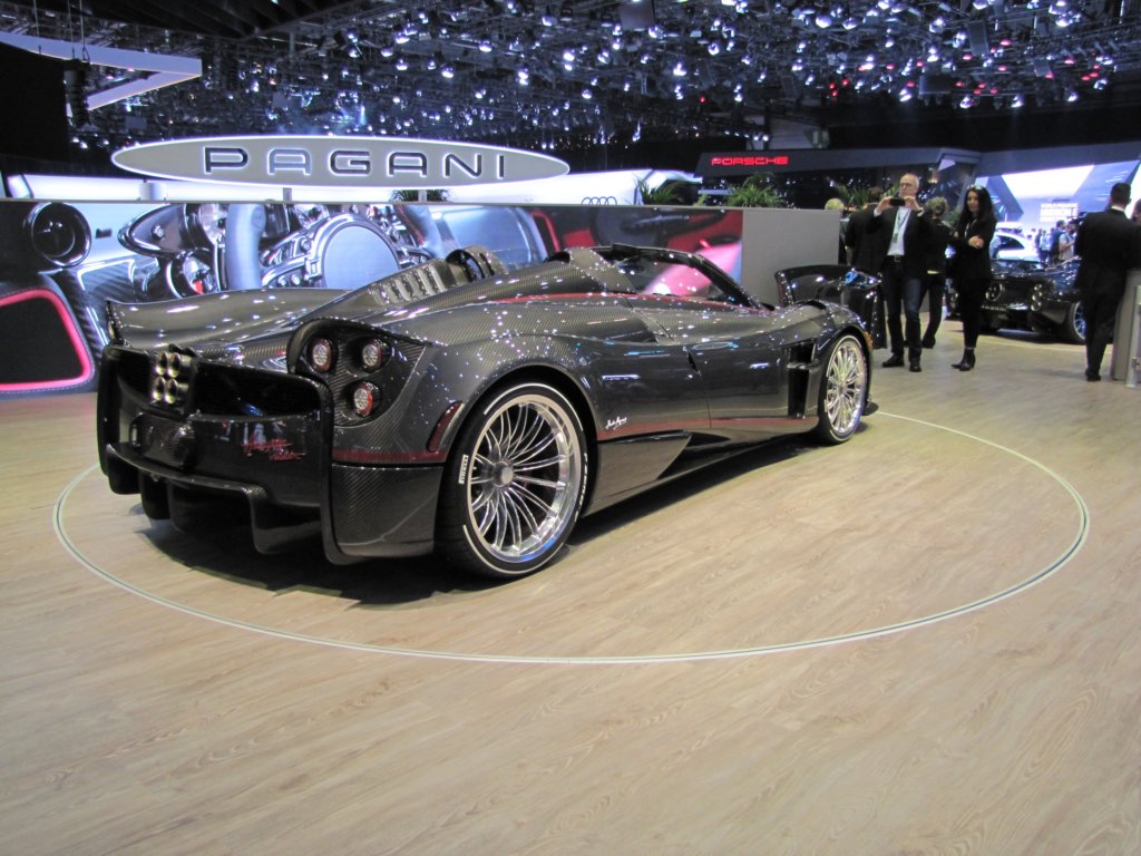 paganihuayraroadster11.jpg