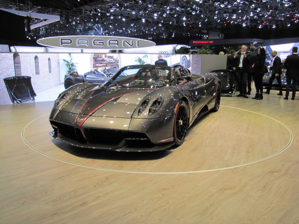 paganihuayraroadster22.jpg