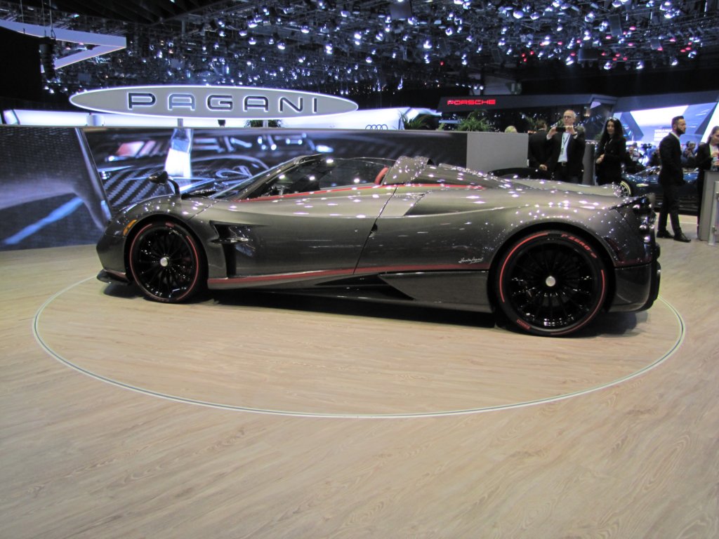 paganihuayraroadster25.jpg