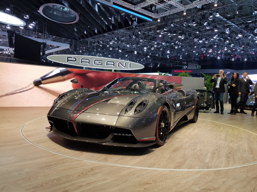 paganihuayraroadster32.jpg