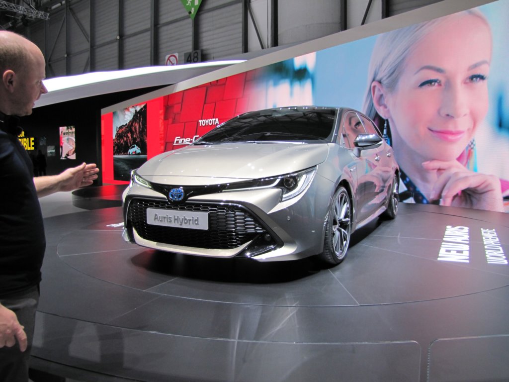 toyotaauris2.jpg