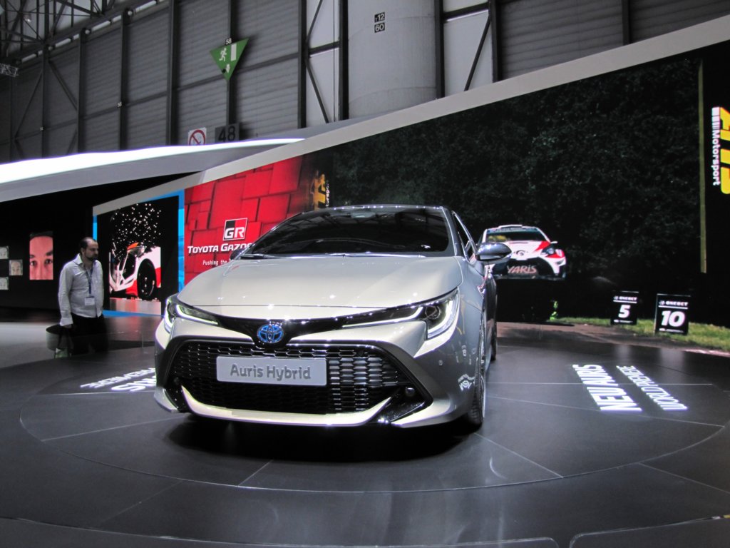 toyotaauris26.jpg