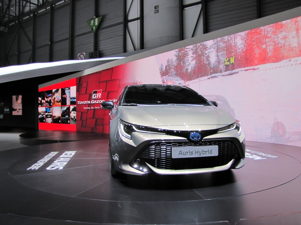 toyotaauris39.jpg