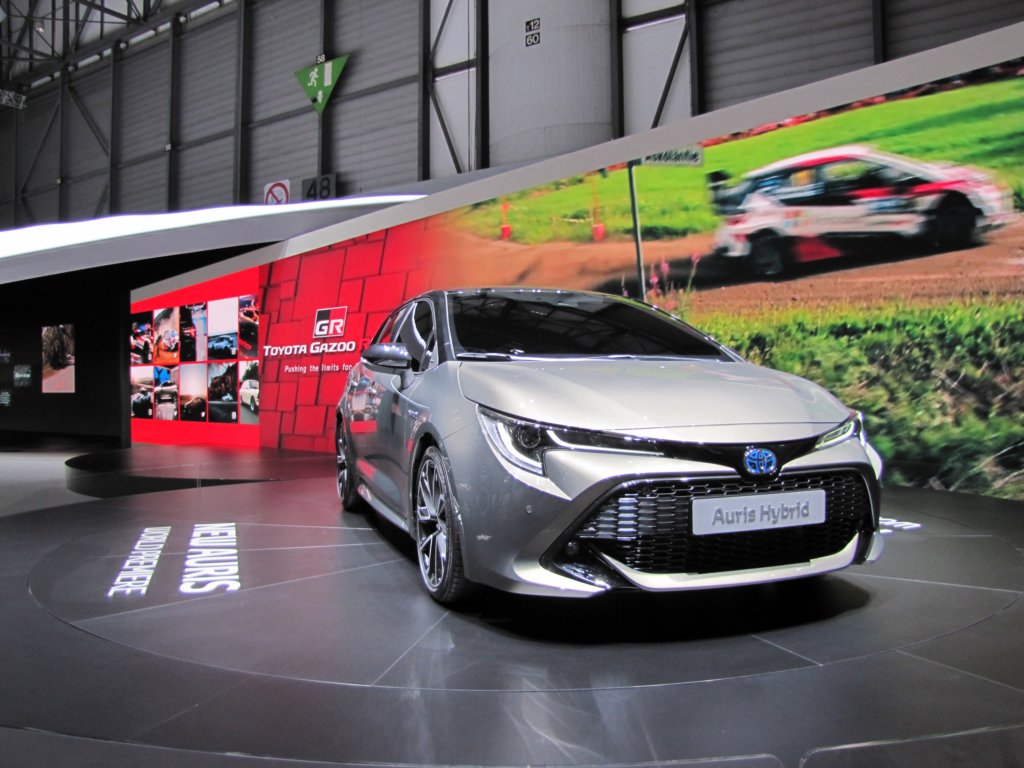 toyotaauris40.jpg