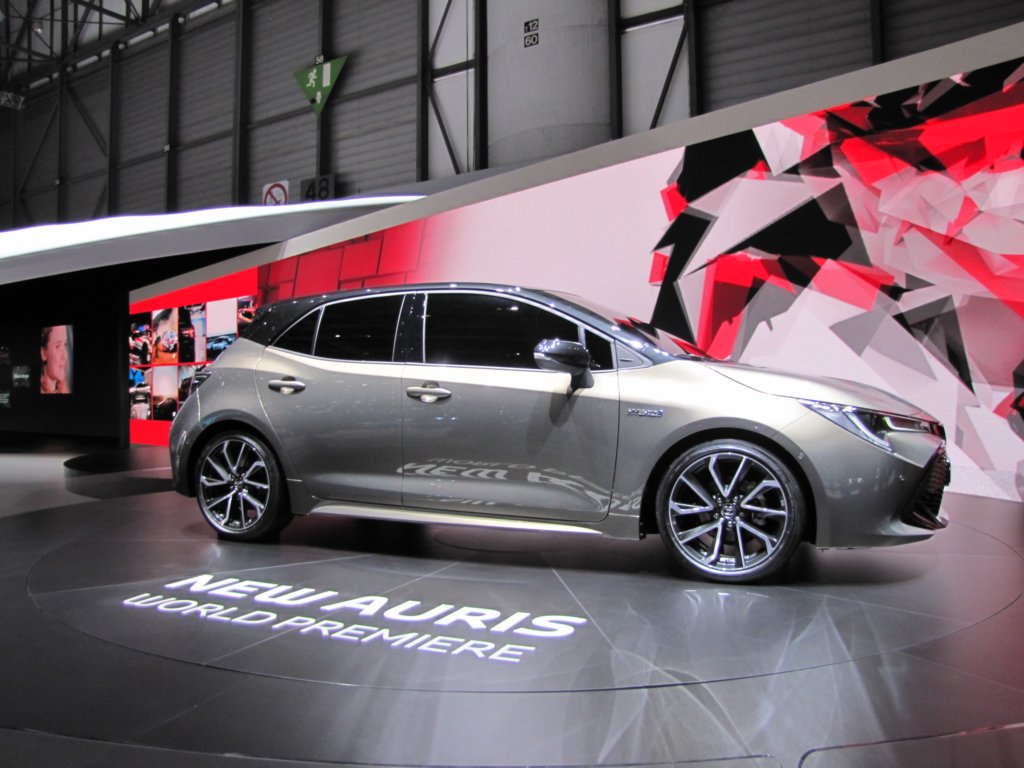 toyotaauris49.jpg