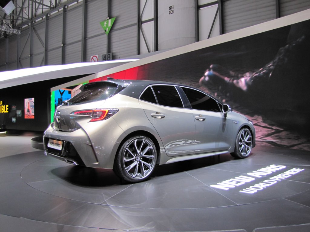 toyotaauris61.jpg