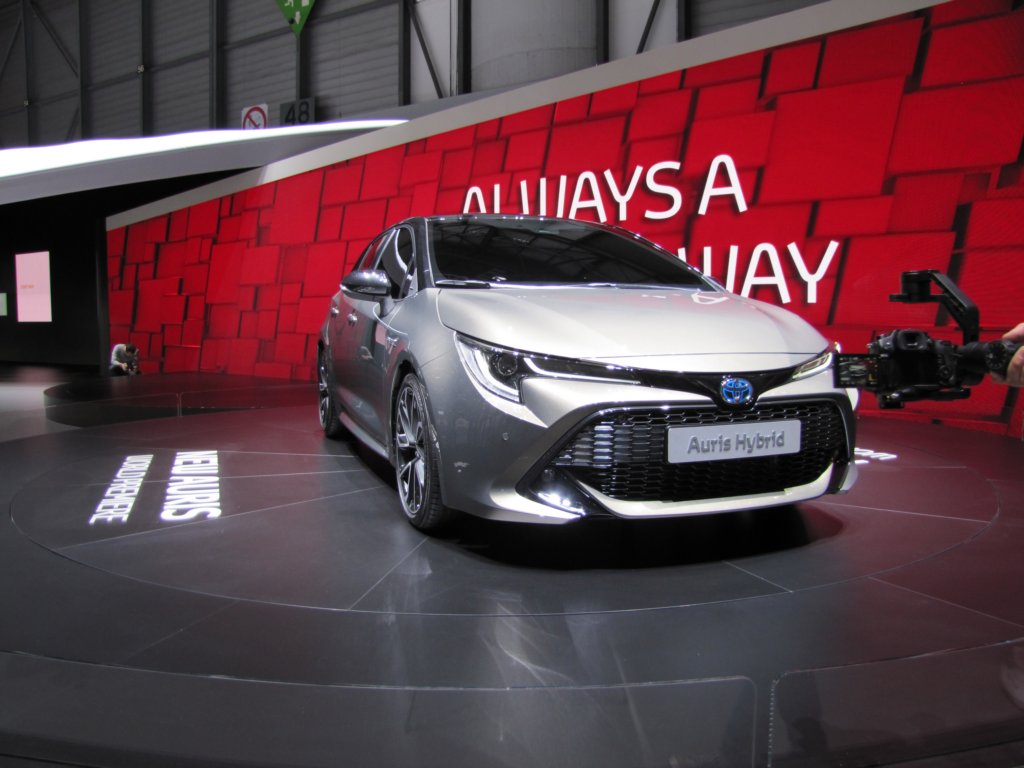 toyotaauris8.jpg