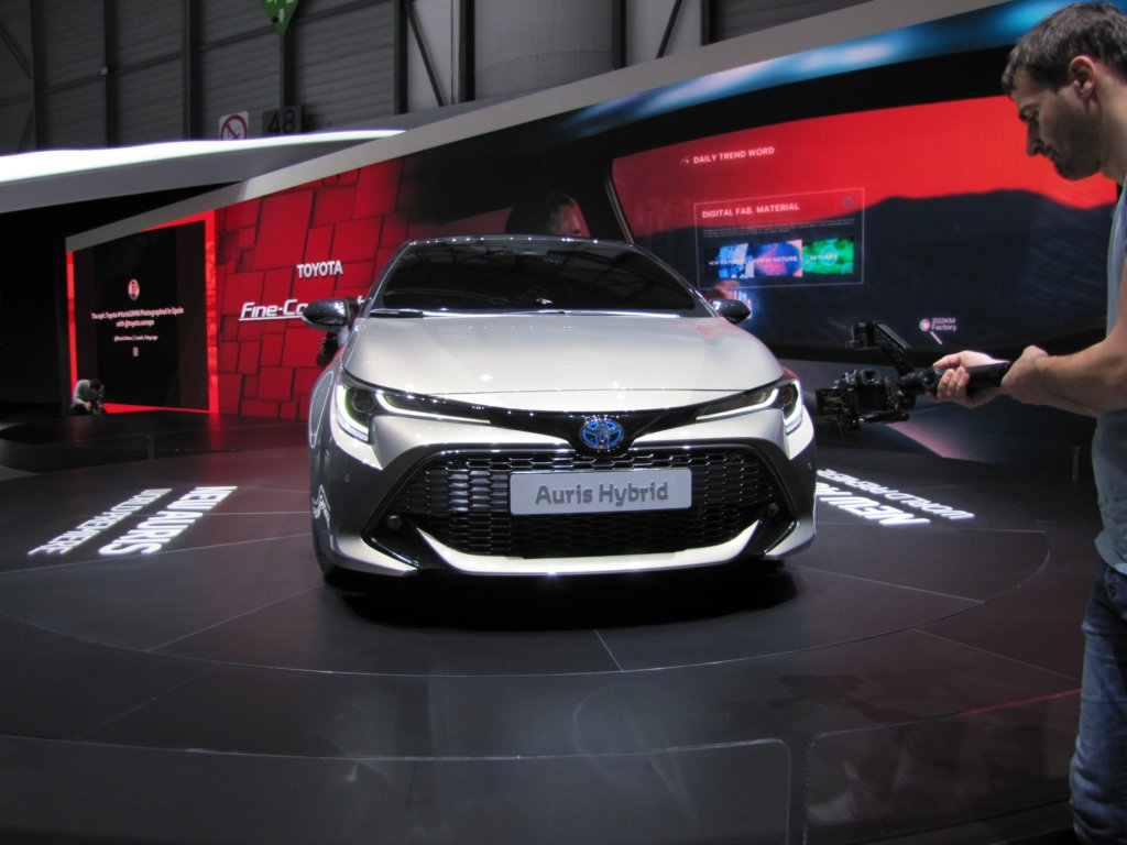 toyotaauris9.jpg