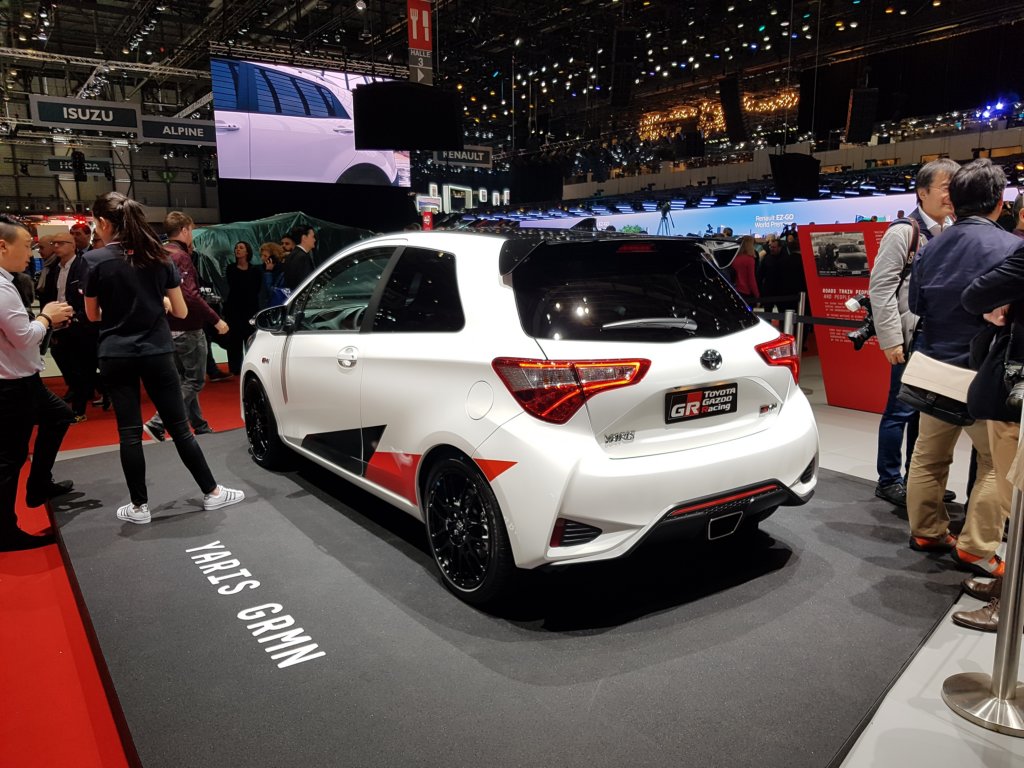 toyotayarisgrmn.jpg