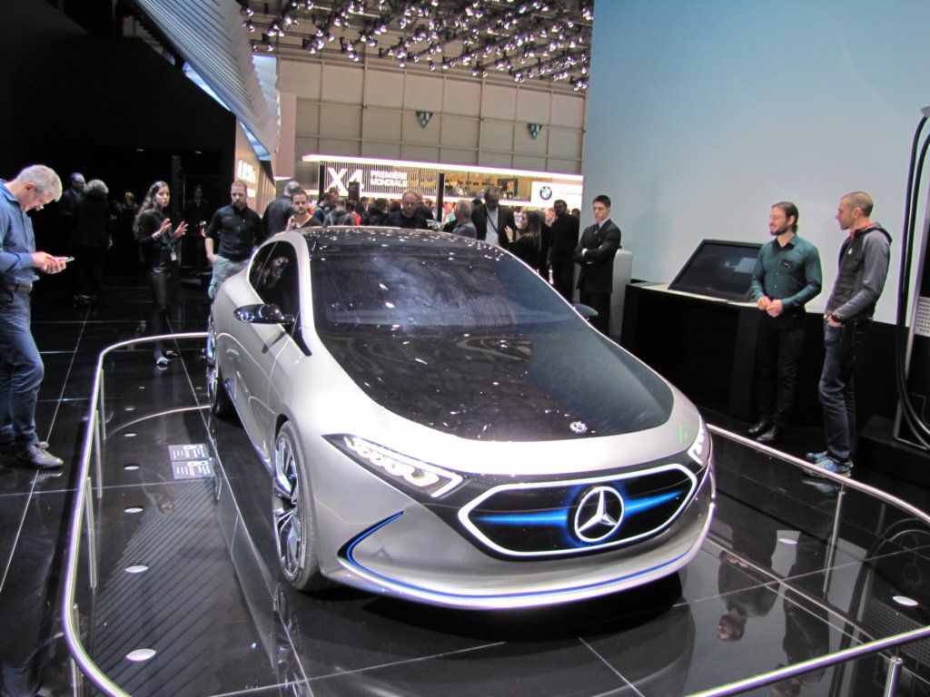 mercedesbenzconcepteqa2.jpg