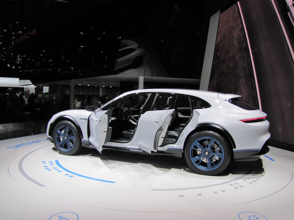 porschemissionecrossturismo19.jpg