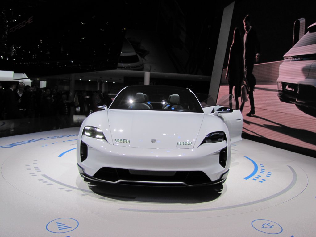 porschemissionecrossturismo28.jpg