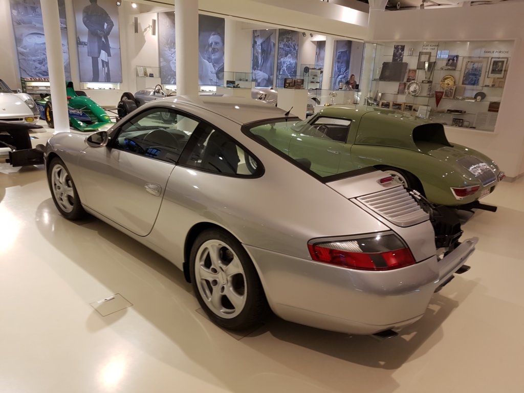 porsche911carrera499619983.jpg