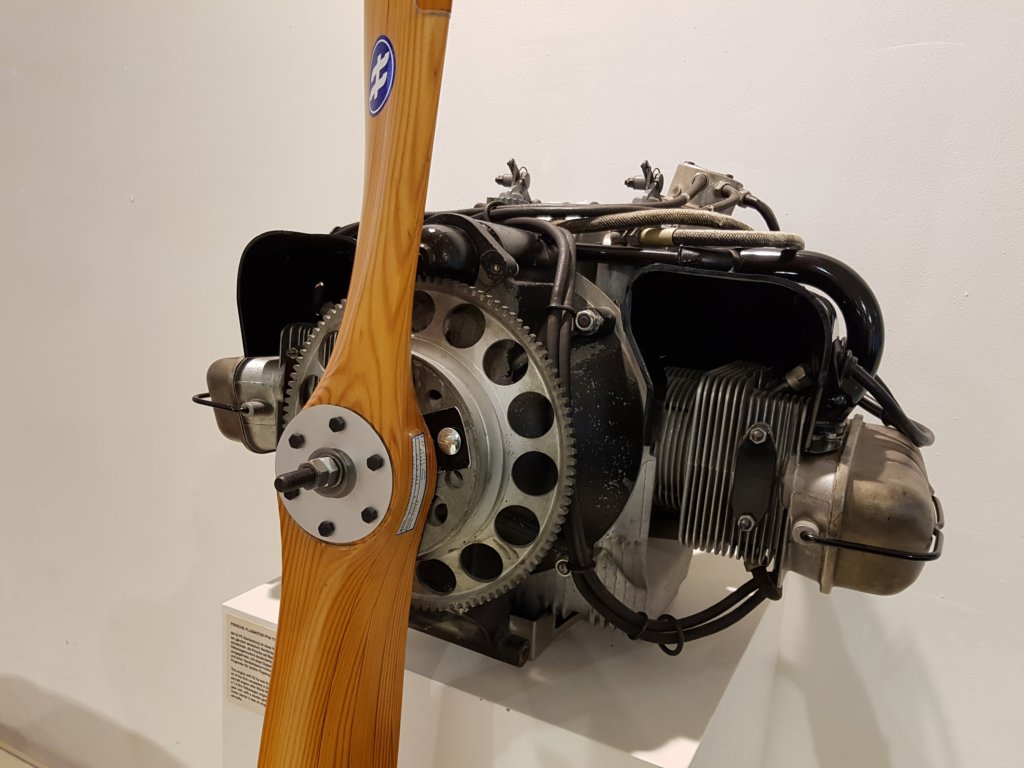 porscheflugmotorpfmtyp67831958.jpg