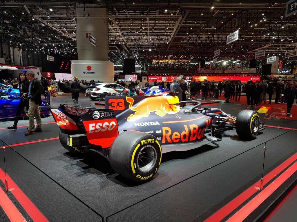 astonmartinredbullracingrb1511.jpg