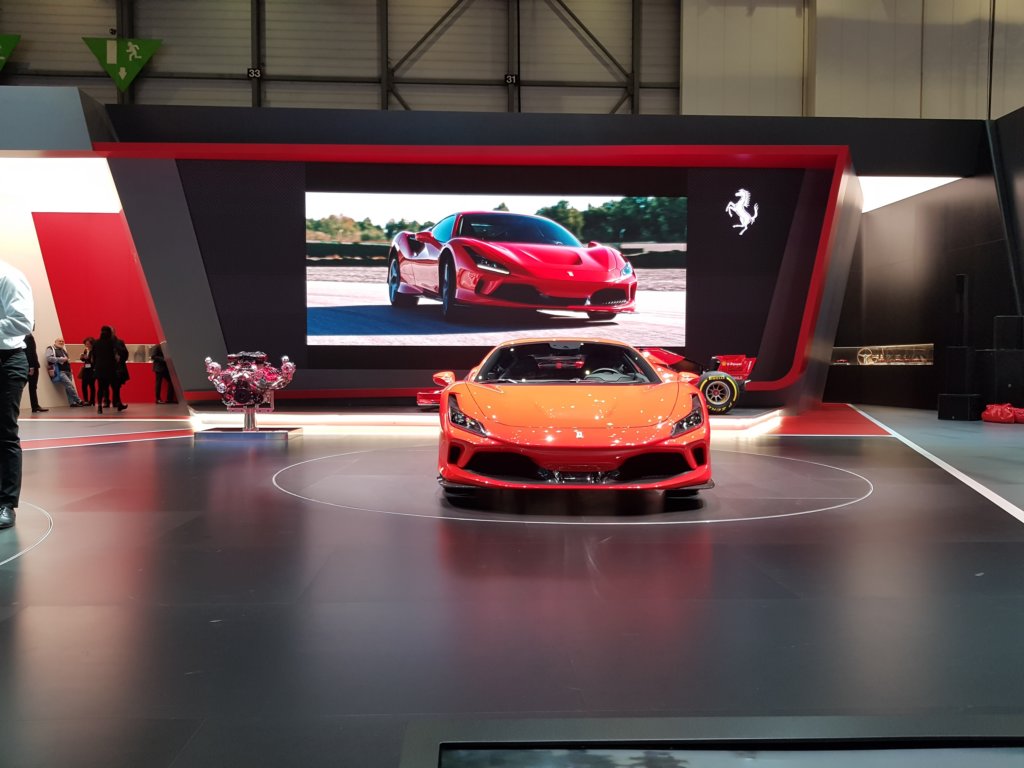 ferrarif8tributo20.jpg