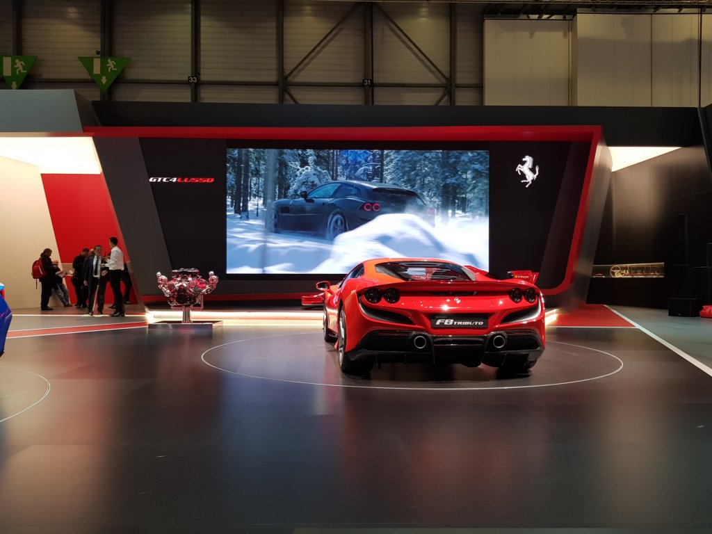 ferrarif8tributo22.jpg