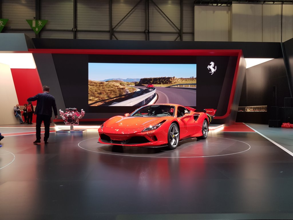 ferrarif8tributo25.jpg