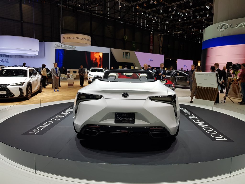 lexuslcconvertible2.jpg
